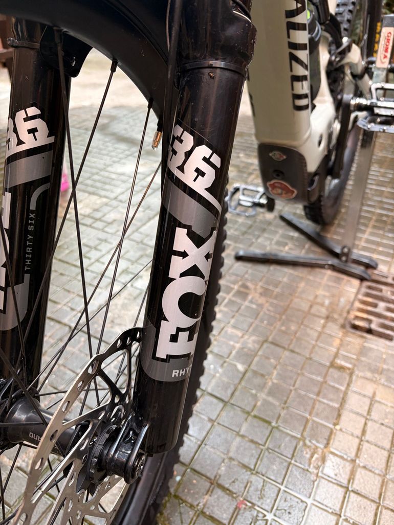 Used Specialized Turbo Levo Comp 2021 2021 Mountainbike, Hellgrau, 29 — image 5 of 9