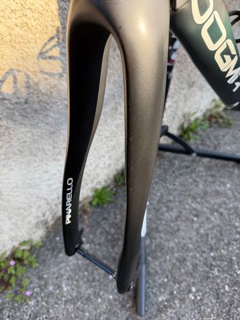 Used Pinarello DOGMA F DURA ACE Di2 Disc 2023 Frameset 2023 Road & Gravel, Schwarz — image 4 of 7