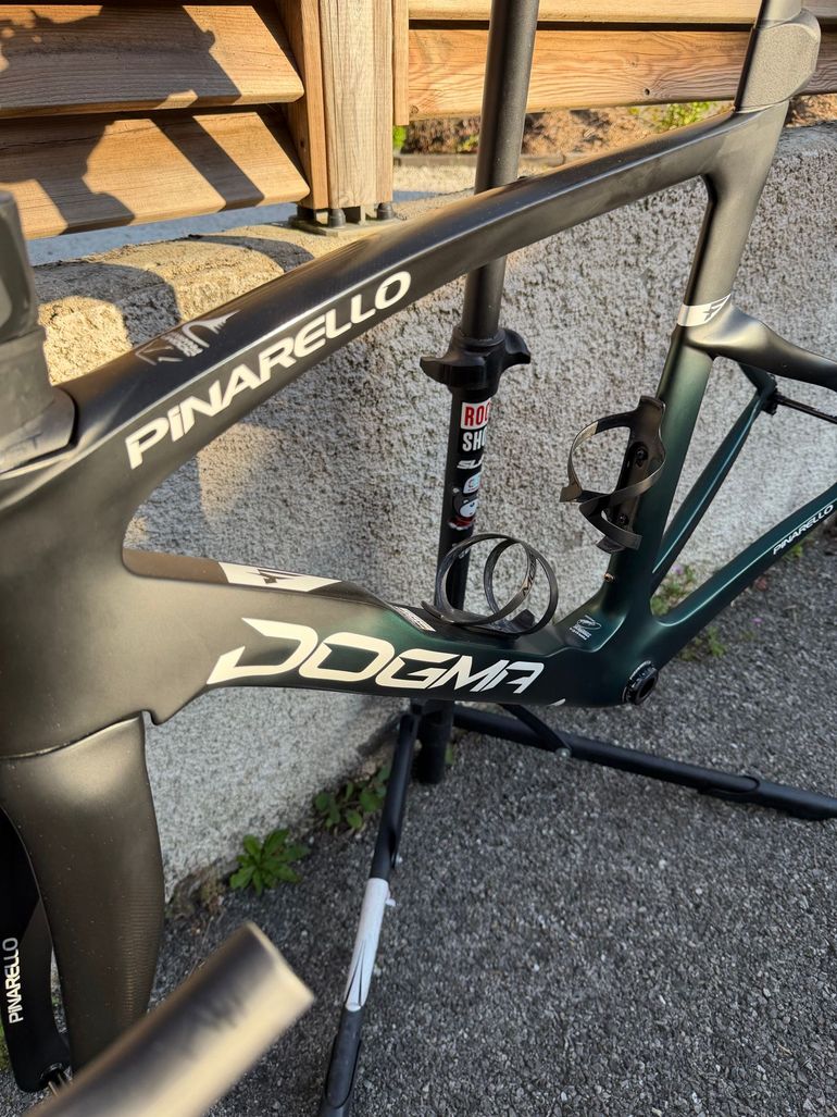 Used Pinarello DOGMA F DURA ACE Di2 Disc 2023 Frameset 2023 Road & Gravel, Schwarz — image 7 of 7