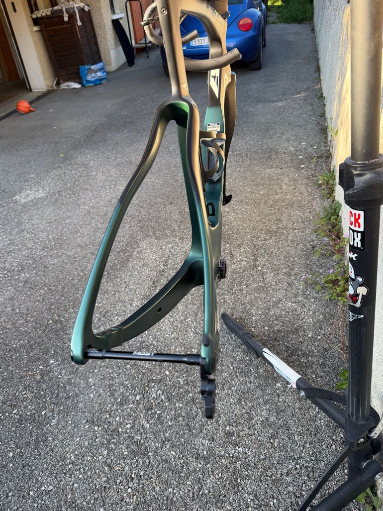 Used Pinarello DOGMA F DURA ACE Di2 Disc 2023 Frameset 2023 Road & Gravel, Schwarz — image 3 of 7