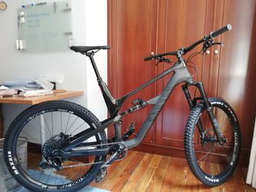 Gebrauchtes Canyon Spectral CF 7.0 2020 2020 Mountainbike, Schwarz, 27.5 — Bild 2 von 3