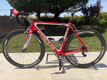 Used Focus Izalco SRAM Force eTap AXS 2011 Road & Gravel, Red — image 2 of 12
