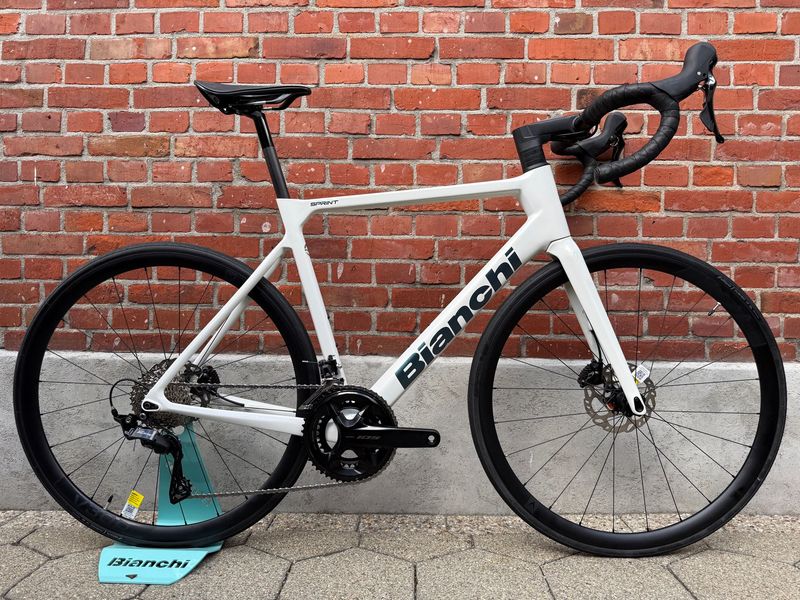 Używany Bianchi Sprint 105 2025 2025 Road & Gravel — zdjęcie 1 z 15