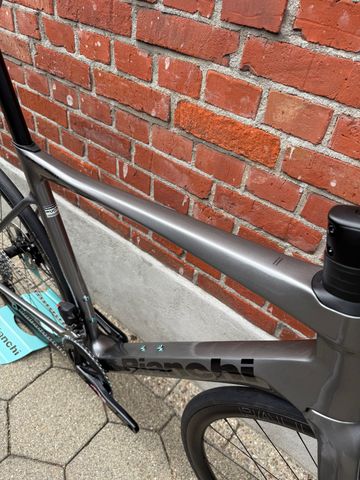 Used Bianchi Specialissima SRAM Rival eTap AXS 2025 Road & Gravel, Light Gray — image 8 of 11