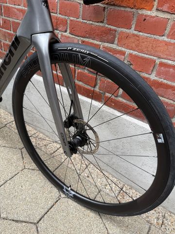 Used Bianchi Specialissima SRAM Rival eTap AXS 2025 Road & Gravel, Light Gray — image 4 of 11