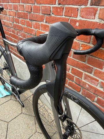 Used Bianchi Specialissima SRAM Rival eTap AXS 2025 Road & Gravel, Light Gray — image 5 of 11