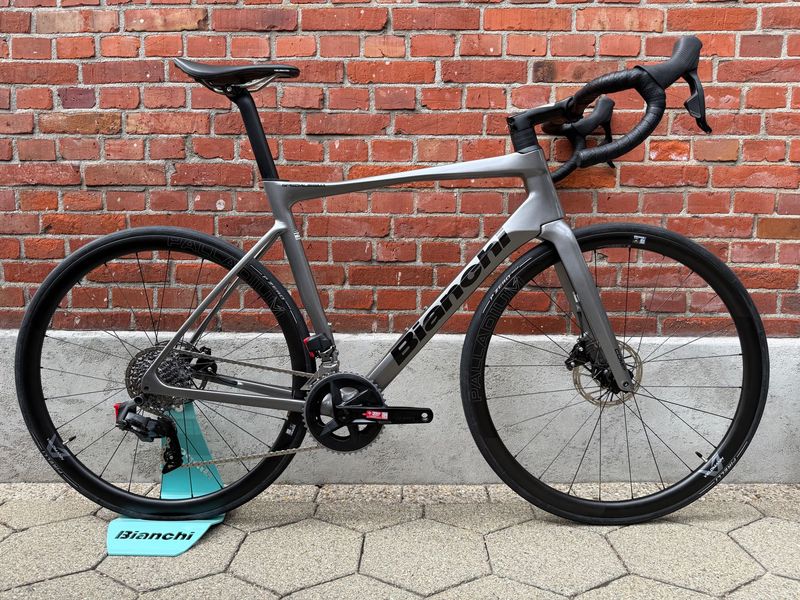 Used Bianchi Specialissima SRAM Rival eTap AXS 2025 Road & Gravel