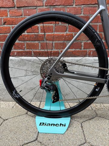 Used Bianchi Specialissima SRAM Rival eTap AXS 2025 Road & Gravel, Light Gray — image 2 of 11