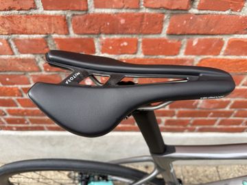 Used Bianchi Specialissima SRAM Rival eTap AXS 2025 Road & Gravel, Light Gray — image 9 of 11