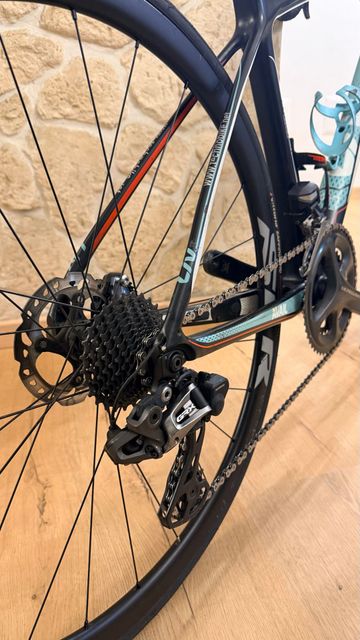 Used Liv Avail advanced Shimano Ultegra Di2 2021 Road & Gravel, Black — image 3 of 3