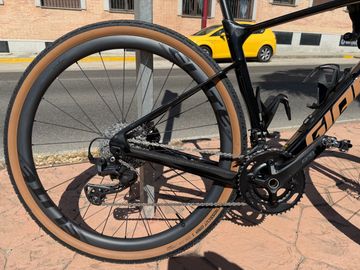 Used Giant Revolt Advanced 2 2026 2026 Road & Gravel, Black — image 2 of 11
