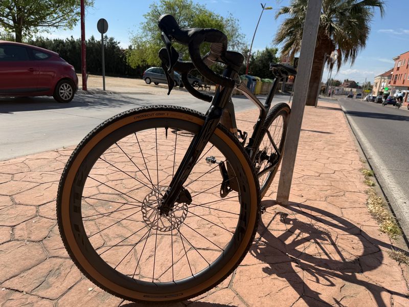 Used Giant Revolt Advanced 2 2026 2026 Road & Gravel, Black — image 8 of 11