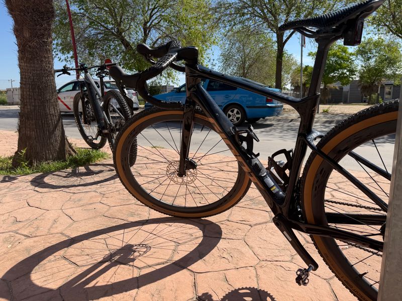 Used Giant Revolt Advanced 2 2026 2026 Road & Gravel, Black — image 11 of 11