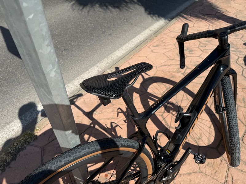 Used Giant Revolt Advanced 2 2026 2026 Road & Gravel, Black — image 9 of 11