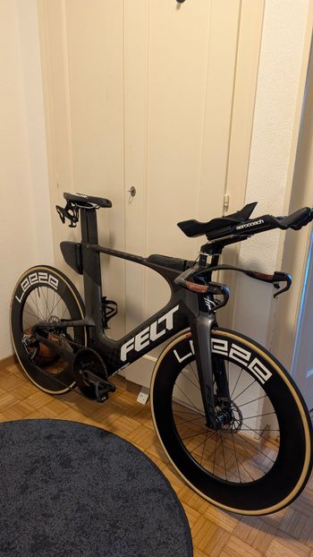 Felt, Ia SRAM Red eTap AXS
