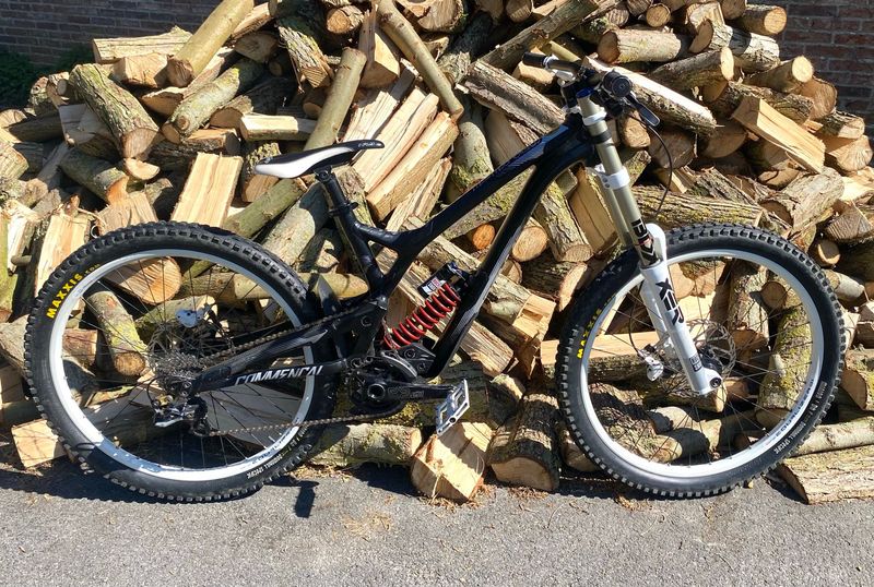 Used Commencal SUPREME DH V4.2 RACE 650B 2017 2017 MTB