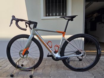 Orbea ORCA M20iTEAM 2021 2021 Road & Gravel usato, Grigio chiaro — immagine 3 di 11
