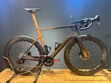 Used Factor OSTRO Vam "PRISMA Colour" 2026 Road & Gravel