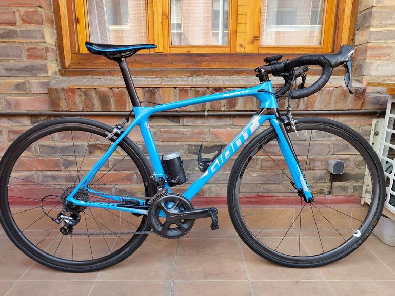 Used Giant TCR Advanced Pro 1 2018 2018 Road & Gravel, Blue — image 1 of 8