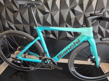 Tweedehands Bianchi e-Oltre 105 2025 2025 Road & Gravel — afbeelding 3 van 9