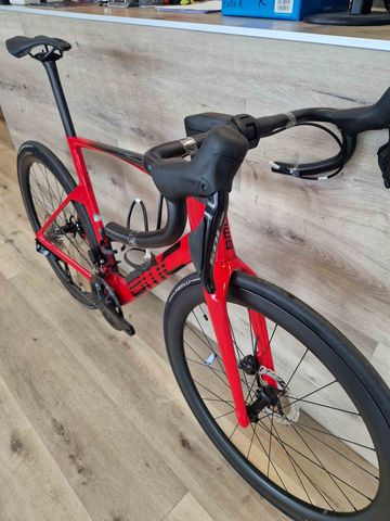 BMC TEAMMACHINE R01 FIVE 2027 2027 Road & Gravel usato, Rosso — immagine 2 di 6