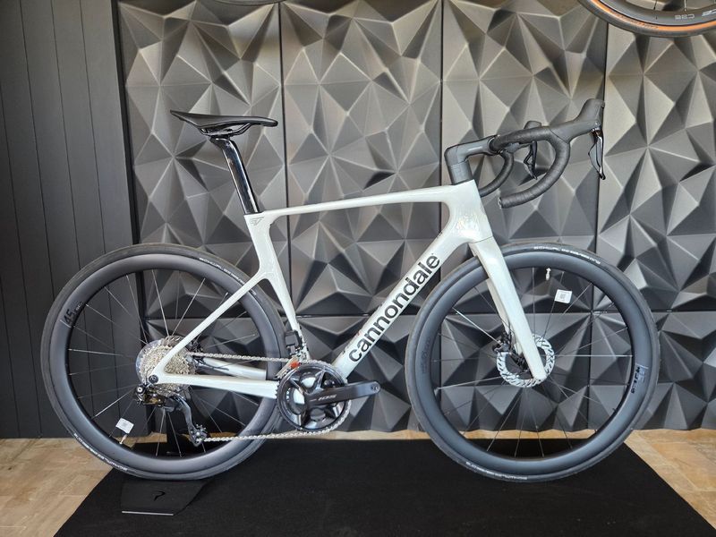 Cannondale SuperSix EVO Shimano 105 Di2 2026 Road & Gravel d'occasion
