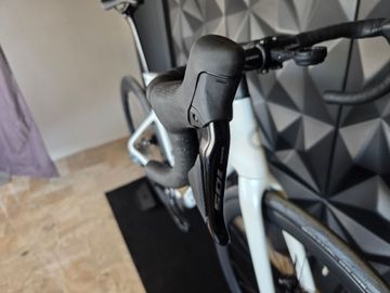 Used Cannondale SuperSix EVO Shimano 105 Di2 2026 Road & Gravel, White — image 8 of 9
