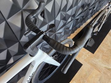 Used Cannondale SuperSix EVO Shimano 105 Di2 2026 Road & Gravel, White — image 7 of 9