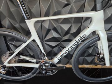 Used Cannondale SuperSix EVO Shimano 105 Di2 2026 Road & Gravel, White — image 4 of 9