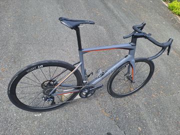 Used BMC Roadmachine 01 THREE 2018 2018 Road & Gravel, Light Gray — image 2 of 12