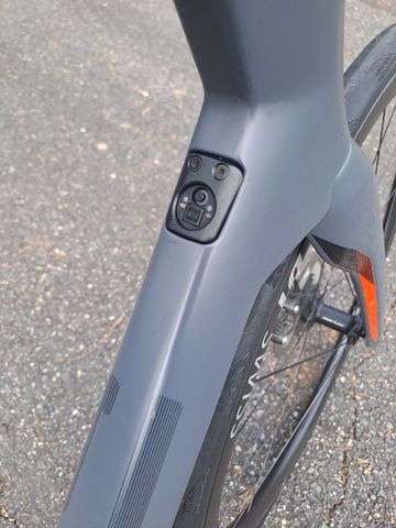 Used BMC Roadmachine 01 THREE 2018 2018 Road & Gravel, Light Gray — image 9 of 12
