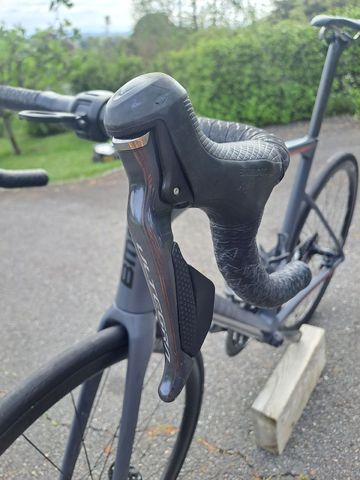 Used BMC Roadmachine 01 THREE 2018 2018 Road & Gravel, Light Gray — image 11 of 12