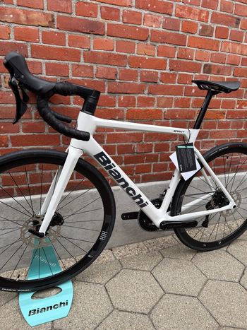 Used Bianchi Sprint Shimano 105 2025 Road & Gravel, White — image 12 of 15