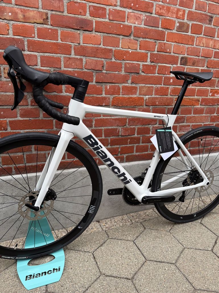Used Bianchi Sprint Shimano 105 2025 Road & Gravel, White — image 12 of 15