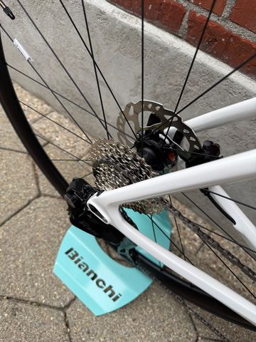 Used Bianchi Sprint Shimano 105 Di2 2025 Road & Gravel, White — image 9 of 12