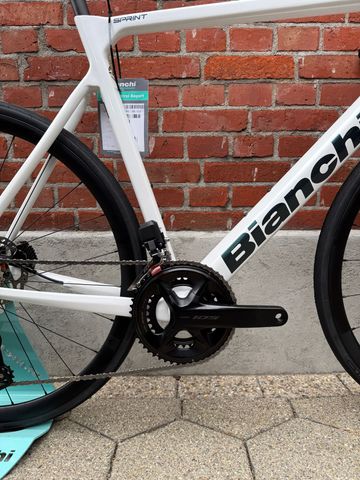 Used Bianchi Sprint Shimano 105 Di2 2025 Road & Gravel, White — image 3 of 12