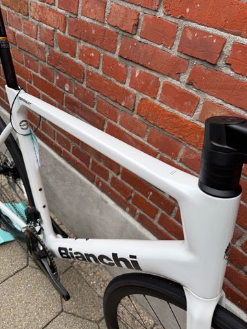 Used Bianchi Sprint Shimano 105 Di2 2025 Road & Gravel, White — image 7 of 12