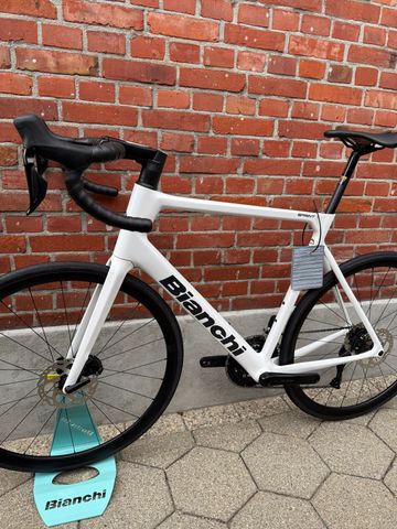 Used Bianchi Sprint Shimano 105 Di2 2025 Road & Gravel, White — image 12 of 12