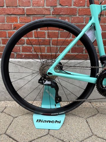Used Bianchi Sprint Shimano 105 Di2 2025 Road & Gravel, Green — image 2 of 12