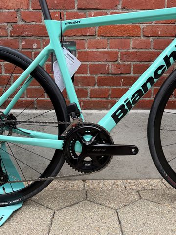 Used Bianchi Sprint Shimano 105 Di2 2025 Road & Gravel, Green — image 3 of 12