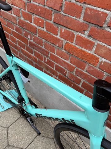 Used Bianchi Sprint Shimano 105 Di2 2025 Road & Gravel, Green — image 8 of 12