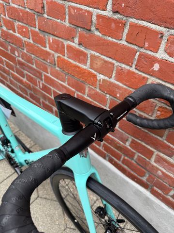 Used Bianchi Sprint Shimano 105 Di2 2025 Road & Gravel, Green — image 7 of 12