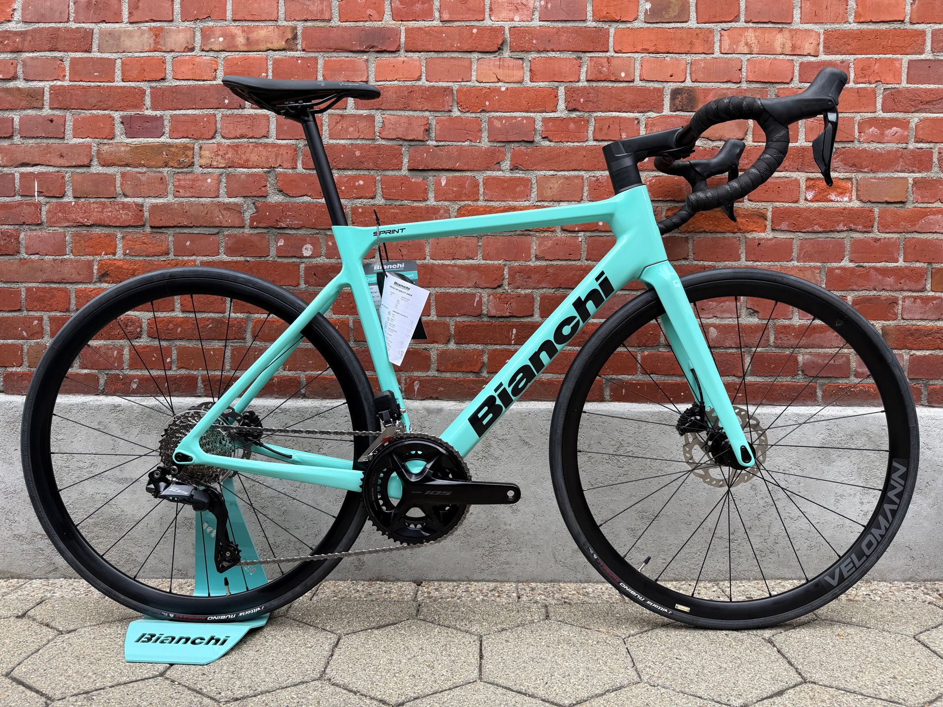 2020 bianchi sprint 105 disc road bike Carbon 2022 The return of an icon Bianchi Sprint Shimano 105 Road