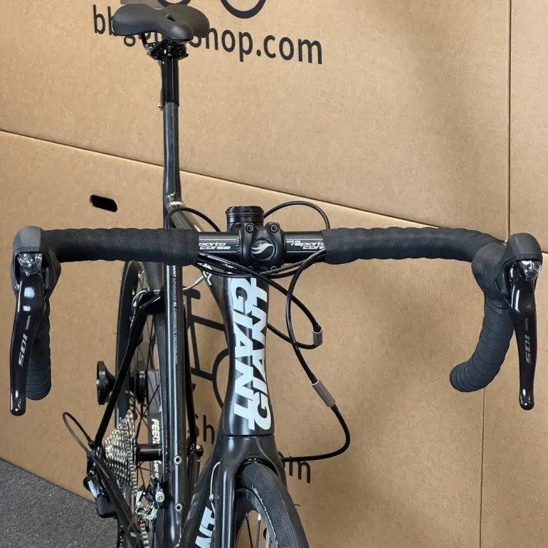 Used Giant Giant Propel - 11-speed Shimano 105 (2015) 58cm 2015 Road & Gravel, Black — image 6 of 7
