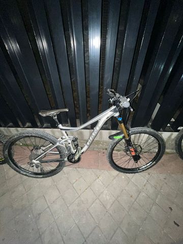 Tweedehands Giant Trance 27.5 1 2015 2015 Mountainbike — afbeelding 1 van 7