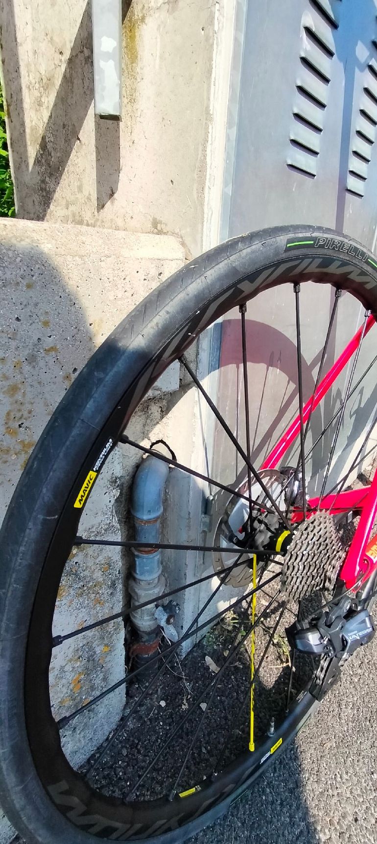 Used BMC Roadmachine Shimano Ultegra Di2 2018 Road & Gravel — image 9 of 13