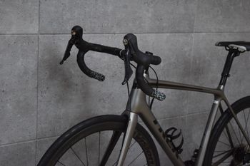 Used Trek Émonda SL 6 Disc 2018 2018 Road & Gravel — image 12 of 16