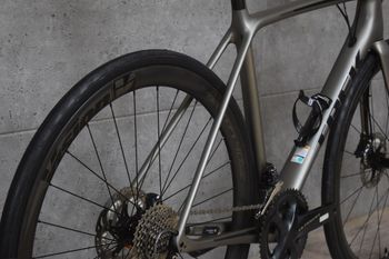 Used Trek Émonda SL 6 Disc 2018 2018 Road & Gravel — image 9 of 16