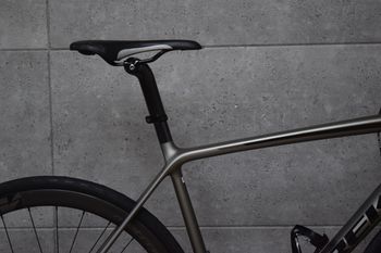 Used Trek Émonda SL 6 Disc 2018 2018 Road & Gravel — image 3 of 16