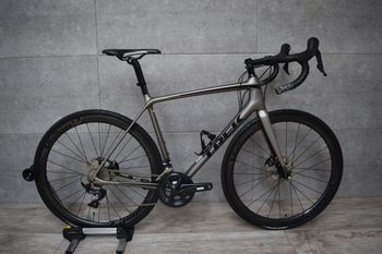 Used Trek Émonda SL 6 Disc 2018 2018 Road & Gravel — image 1 of 16